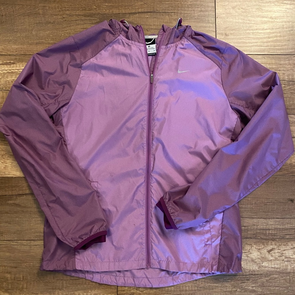 Nike Women’s windbreaker